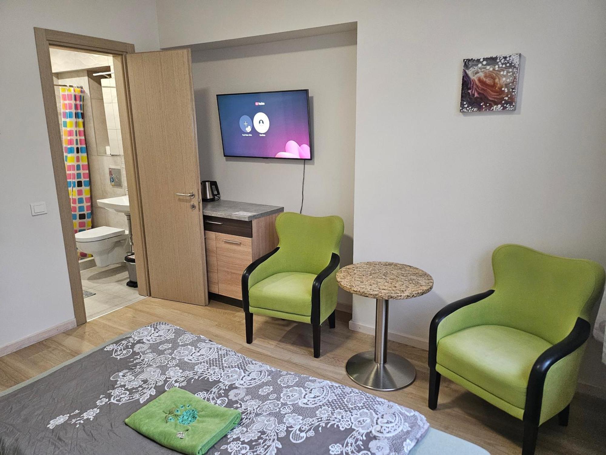 קובנה Kauno Apartamentai King Size Bed מראה חיצוני תמונה